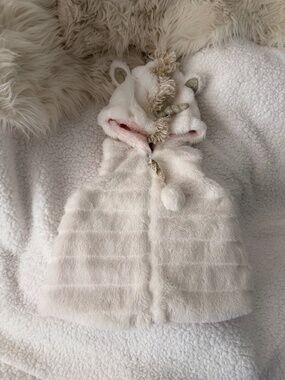Mudpie Infant & Toddler Girls White Unicorn Faux Fur Hooded Vest 2T-3T